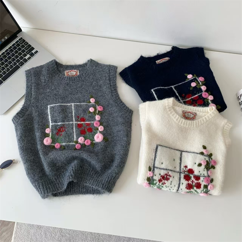 Colete de malha com bordado fl - Embroidery Rose avaliação e preço